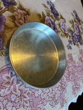 Vintage Myro Aluminum round Cake Pan 9 by 1 1/2 layer Baking Pan 1169M USA
